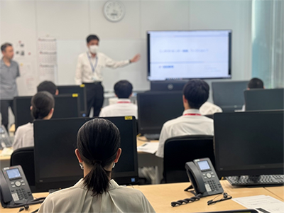 東京都品川区の教育委員会より小・中・義務教育学校の教員10名の方々を受け入れ、研修を実施