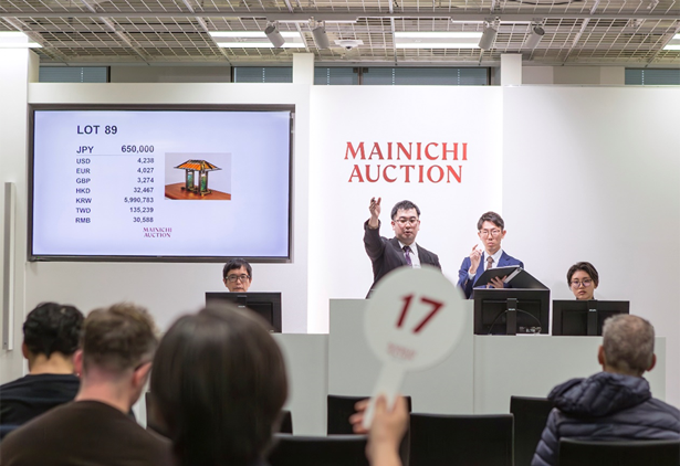 落札結果】名碗再び公の場へ― 初代 楽 長次郎の黒茶碗が2億3000万円で